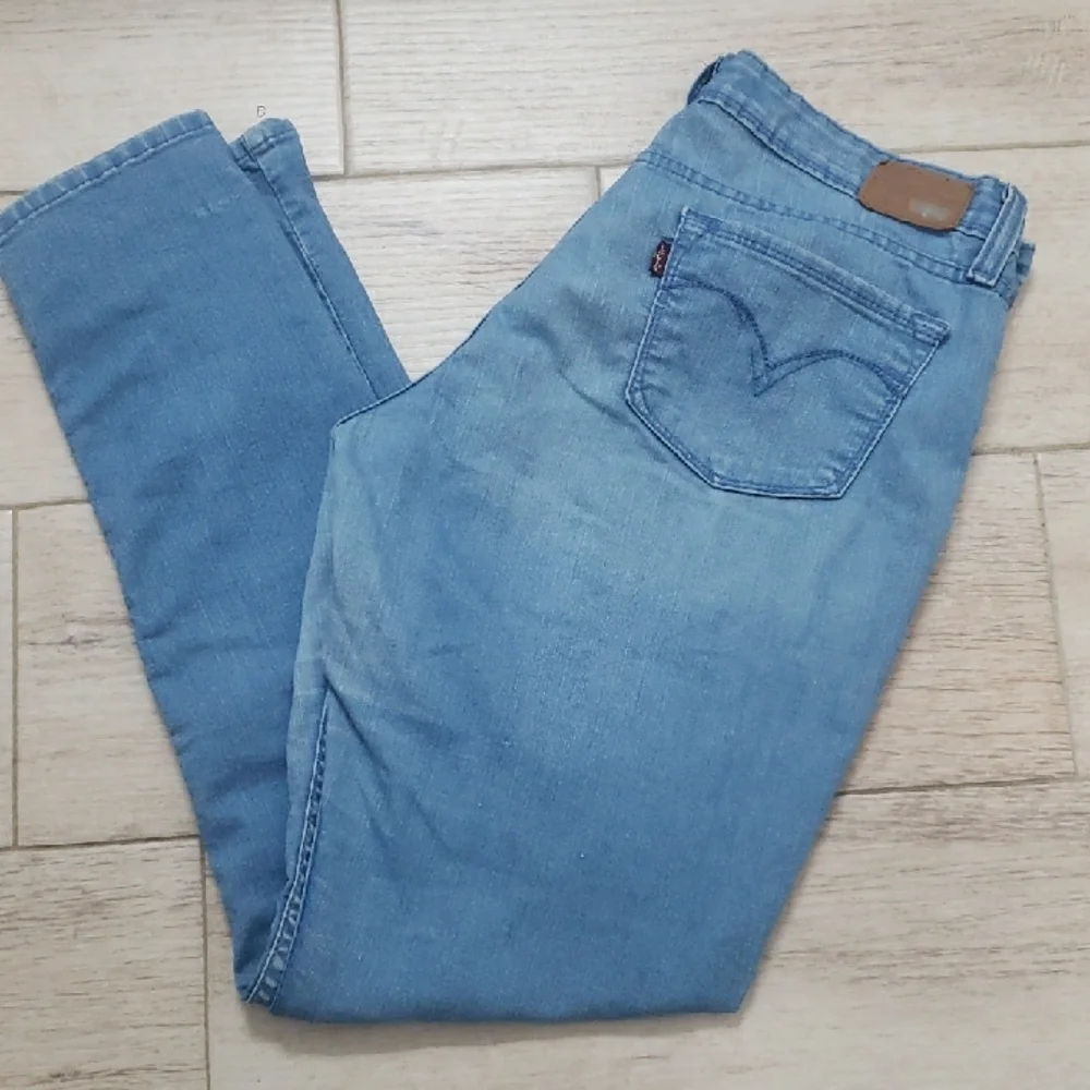 Levi's Women's Sky Blue Slim Jeans. Low Rise - Picture 4 of 4